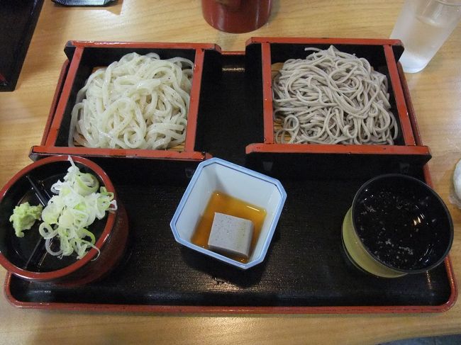 地獄めぐりの敷地内にあるそば屋さんのそばセットです。<br /><br /><br />うどんがみるからに艶々していて<br />思わず「透き通ってておいしそーーー」と歓声をあげて食べていると（うまかった）、お店のおじさんが<br />うれしそうに寄ってきて、薀蓄をおしえてくれた。<br /><br />旅は、こういう現地の人との係わり合いもよいですね。