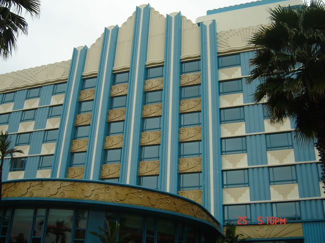 【ディズニーハリウッドホテル】<br />こちらで３泊いたします<br /><br />他のホテルにも移動したかったんだけど、一時帰国途中のため荷物が大量<br />娘ちゃんたちには荷物持ちを期待できないので　ここで連泊にしました<br /><br />ディズニーホテルに泊まるの初めてなので楽しみ\(^o^)／