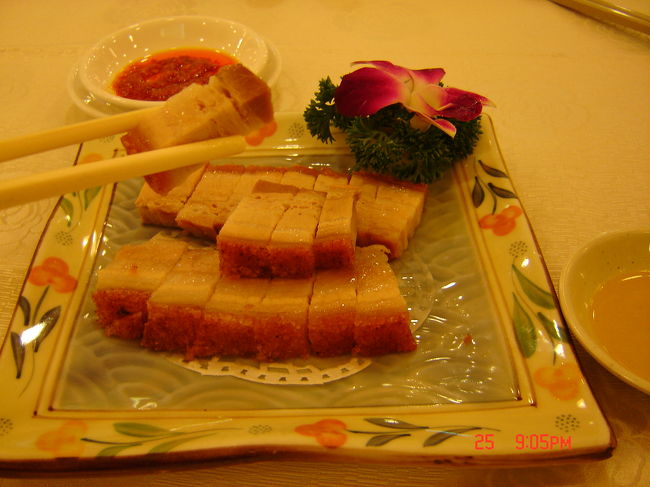 香港といえばローストって今回初めて知りました<br /><br />ここで食べたのは、クリスピーローストポーク<br />これ、むちゃくちゃ美味しかった(｡^^｡)v<br />もう１皿頼めばよかった<br />
