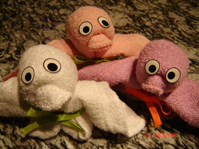 ホテルのベッドサイドに置いてある　タオルのことりさん♪<br />毎日新しいのを置いてくれるので　３羽になりました(^^♪<br />