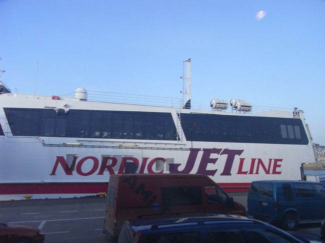 このノルディック・ジェット・ラインという高速艇に乗って、約１時間４０分でエストニアのタリンに向かいます。