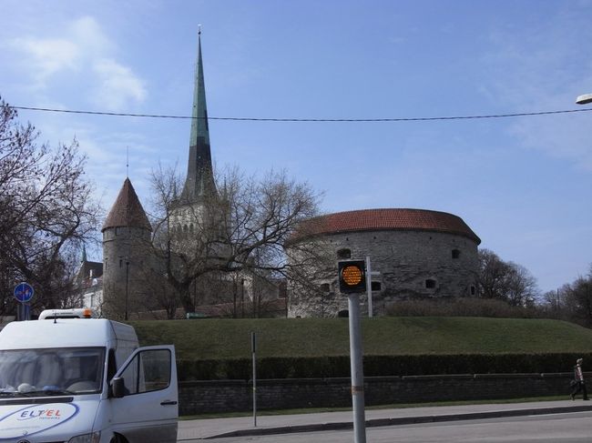 旧市街が遠ざかっていく。