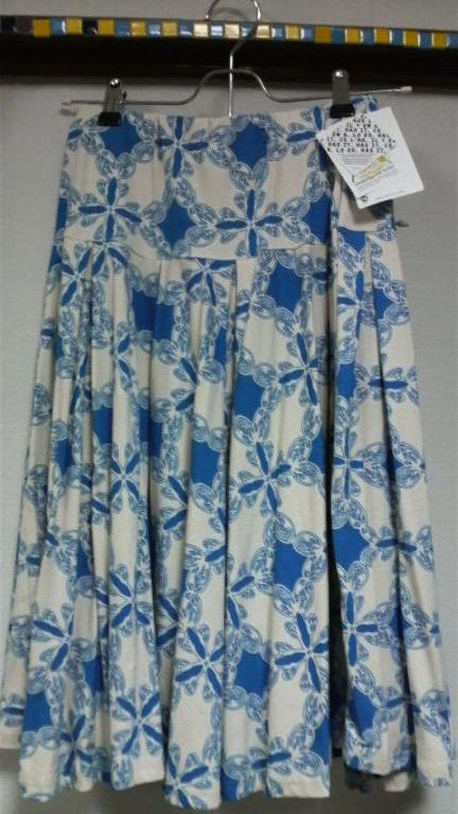 ナンソで購入したスカート。日本で買う値段の半額以下で買えた。