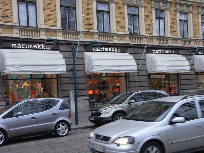 ポホヨイスエスプラナーディ通りにある、マリメッコのお店。