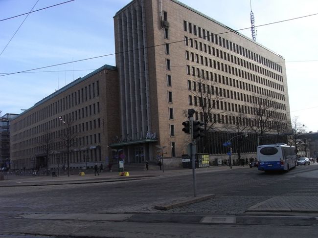 駅前にある中央郵便局。