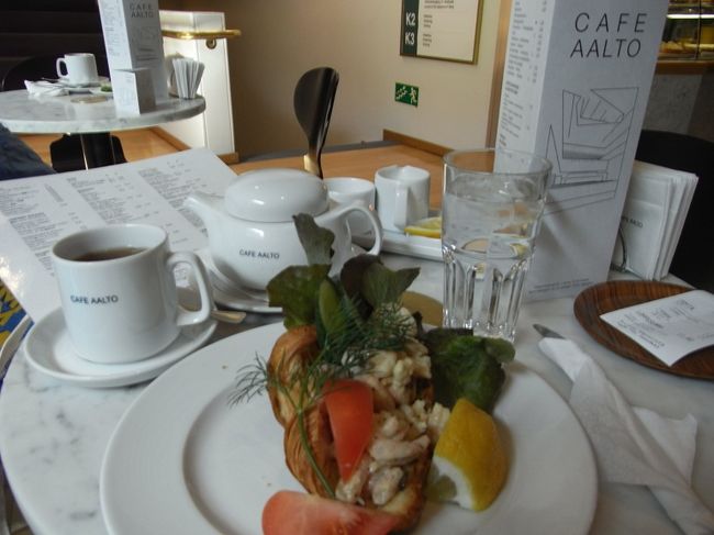 軽く食事。レコード屋さんに行きたくて、店員の女の子に聞いたらとても親切に教えてくれた。