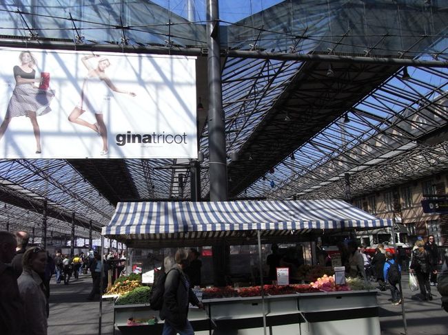 今日は中央駅の構内にも屋台があった。