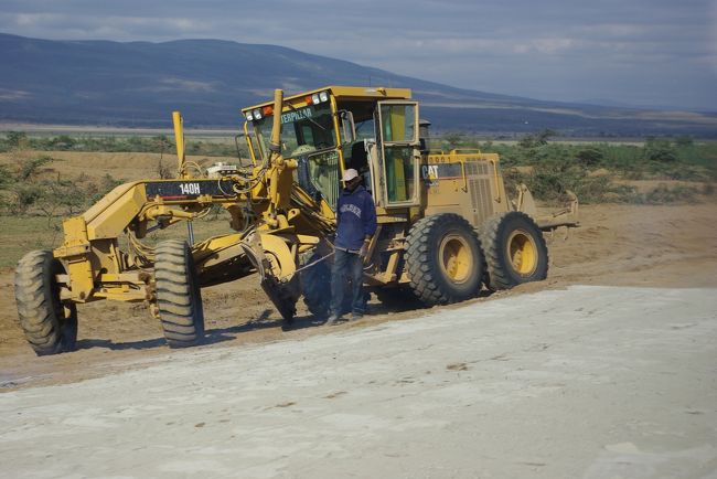 ナロックまでの道はほとんどアスファルトで整備されていました。