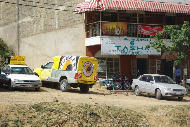 昨日買ったビールの車！<br />ＴＵＲＫＥＲのペイントや看板のレストランを<br />たくさん見かけました！<br />象のマークがかわいいビールです♪