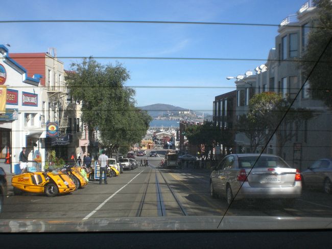 坂の街で有名です。<br />車がないと大変（車の運転も大変）<br />急坂なのに路駐が多いこと！<br />もしものためにタイヤは歩道側に切っておきます。