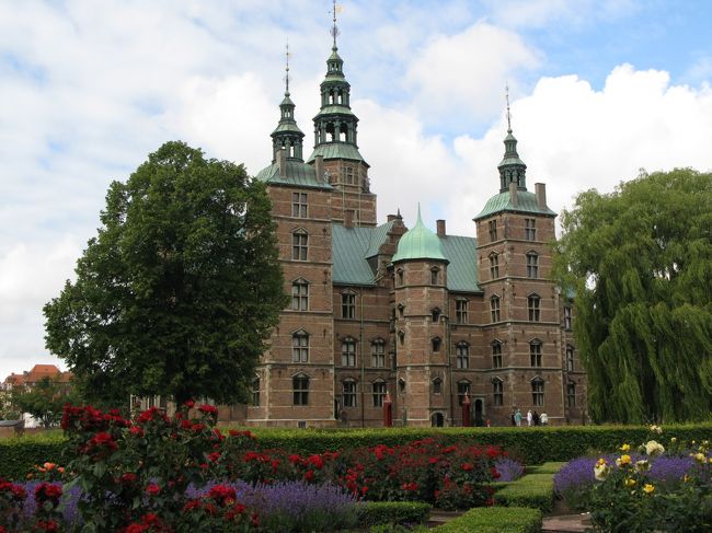 ２日目。<br />『ﾛｰｾﾞﾝﾎﾞｰ離宮』へ歩いて行く間に<br />色んな所から鐘の音が聞こえてきて<br />とっても心地良かった。