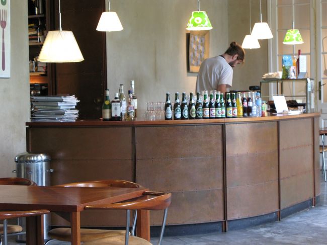 今日のlunchは『ﾃﾞﾝﾏｰｸ工芸博物館』内のcafeで。<br />ﾃﾞﾝﾏｰｸ語のﾒﾆｭｰが全く読めなかったので<br />店員のお兄さんに頼んだら快く英語にﾄﾗﾝｽﾚｰﾄしてくれたよ。