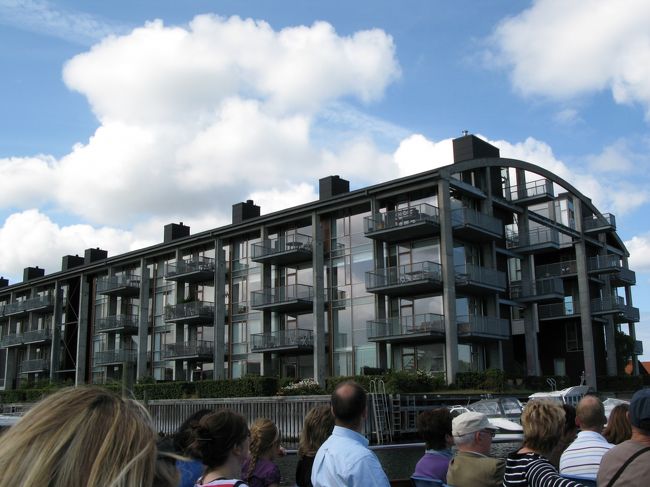 さすがﾃﾞｻﾞｲﾝの国。<br />これ、住宅だよ！<br />なんてｶｯｺｲｲ！！