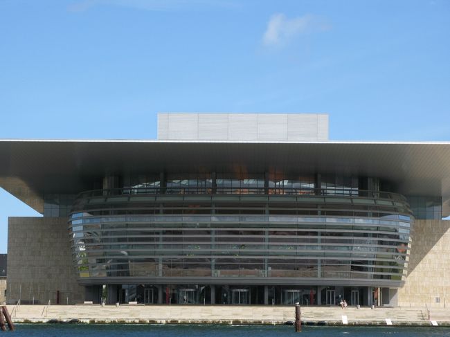 水上からみる『ｵﾍﾟﾗﾊｳｽ』も素敵。