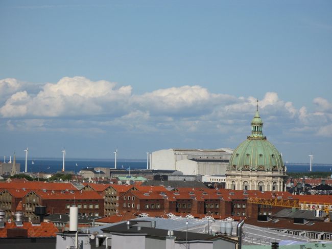 ﾗｳﾝﾄﾞﾀﾜｰ頂上から見た景色。<br />ﾌﾚﾃﾞﾘｸｽ教会方面。