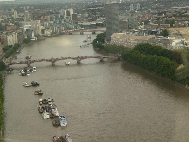 テムズ川は船でも行き来できます。<br />乗り換えの面倒がないのでグリニッジに行くときはおすすめ。<br /><br />今回の旅行では乗れなかったので次回は是非、と考えています。