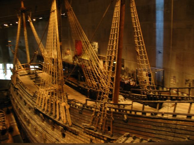 4日目。<br />ｲﾝﾌｫﾒｰｼｮﾝで72時間有効のﾄﾗﾍﾞﾙｶｰﾄﾞを購入して<br />ｳﾞｧｰｻ号博物館へ。<br />本当にﾃﾞｶｲ！木彫りの装飾もすごい！<br />全体がｶﾒﾗに収まらなくて...。