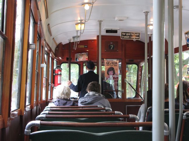 次はﾄﾗﾑに乗ってﾛｰｾﾞﾝﾀﾞｰﾙｶﾞｰﾃﾞﾝへ。<br />ｲﾝﾀｰﾈｯﾄは情報誌で知ったｶﾞｰﾃﾞﾝの林檎の木の下で<br />ﾗﾝﾁをいただくことも今回の旅の目的のひとつ。