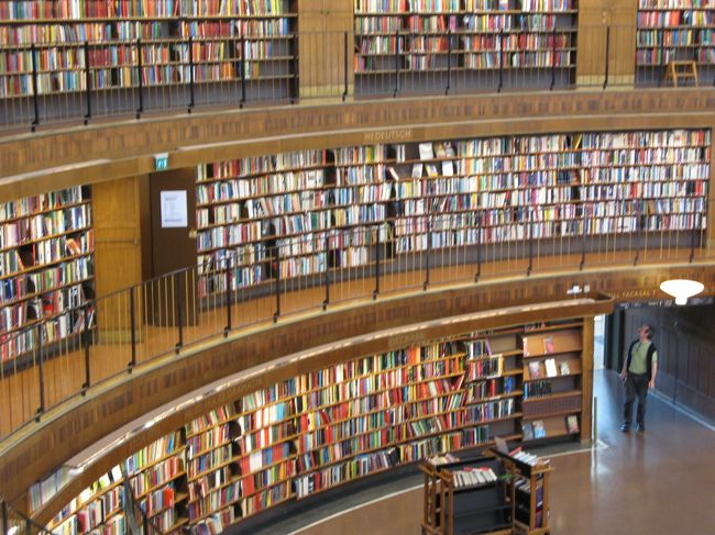 中はこんな感じ。<br />本で見たとおり、すごく面白い陳列。