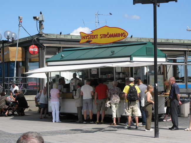 この日のﾗﾝﾁはｽﾙｯｾﾝにあるﾆｼﾝの屋台。