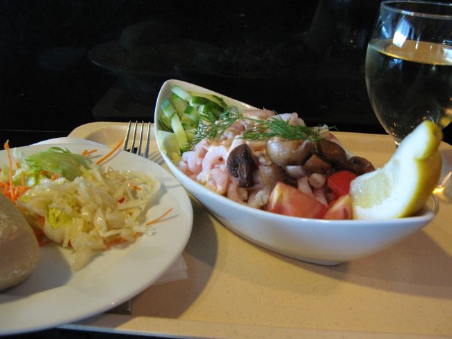 船の中のﾚｽﾄﾗﾝで食べたｼｭﾘﾝﾌﾟ。<br />美味しかった。