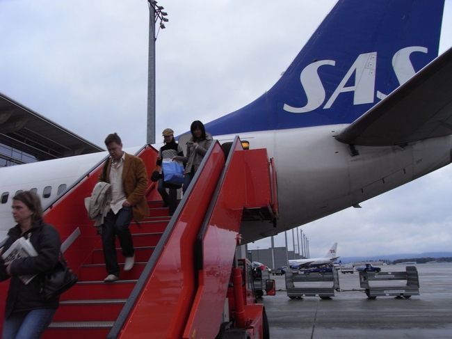 オスロガーデモエン空港に到着。