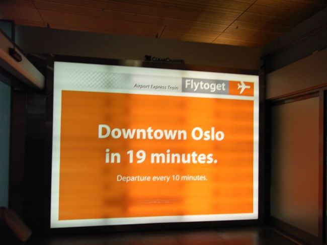 空港から中央駅まではスーツケースを持ち歩くのが大変なので、バスで移動。