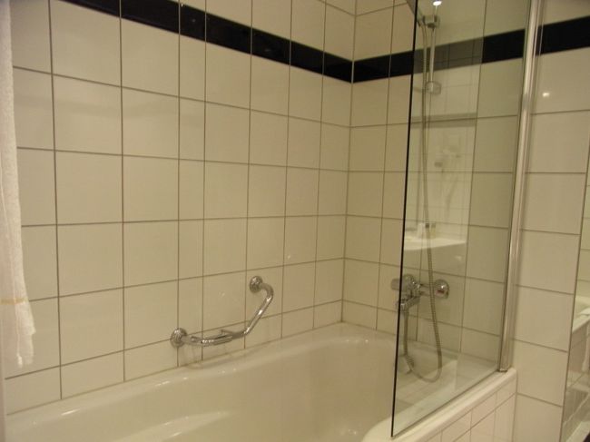 お風呂もバスタブ付きでゆったり。