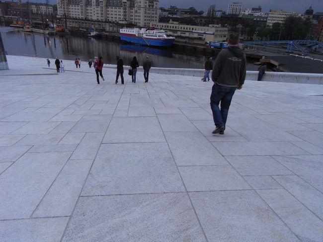 上からの眺めも良かった。下る時が怖いので慎重に下る。