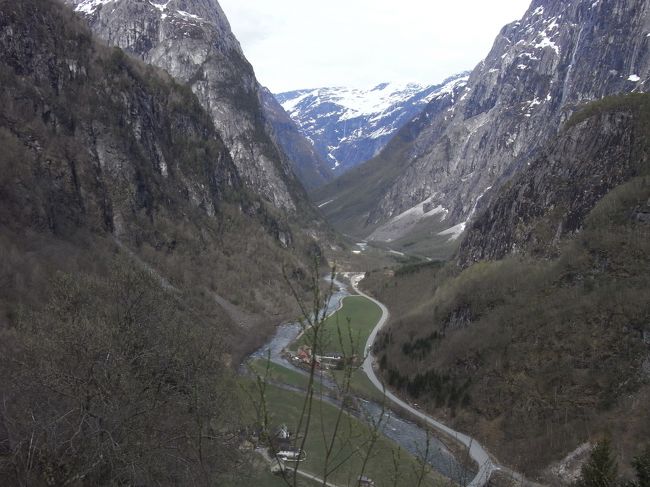 バスはくねくねと山道を登りますが、バスの中から見える景色も素敵。