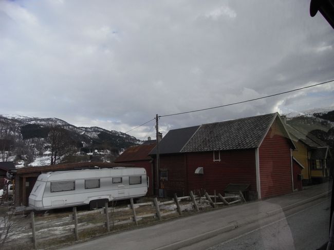 バスから見えた光景。トレーラーハウスのようなものをたまに見かけた。