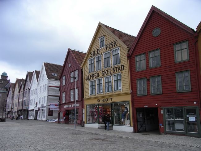 翌朝のブリッゲン。人もいなくて静か。