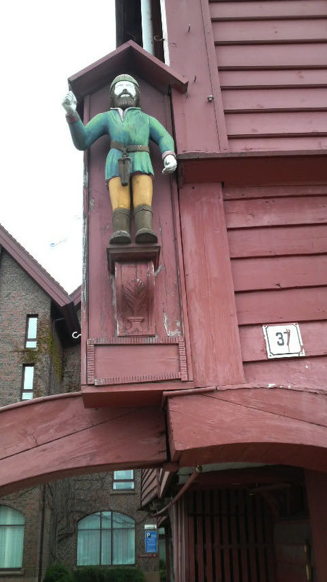ブリッゲンの建物についていた人形。