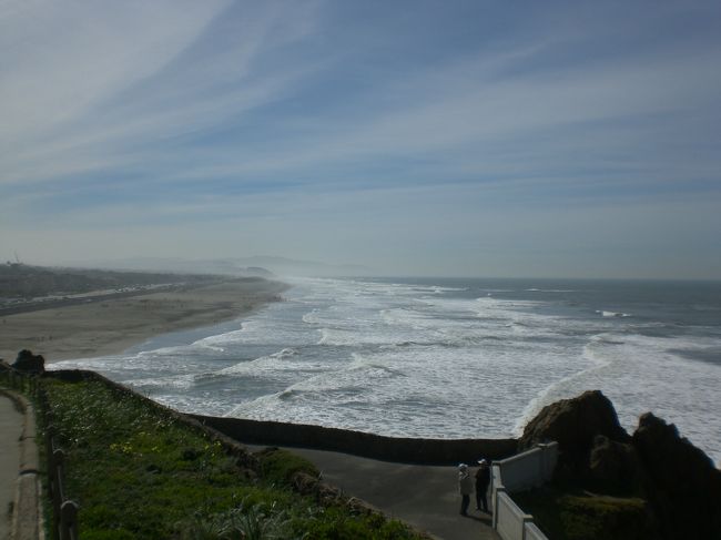 外海は波が荒いです。<br />ここは太平洋。海を渡れば日本です。<br />でも日本には無い景色だな〜