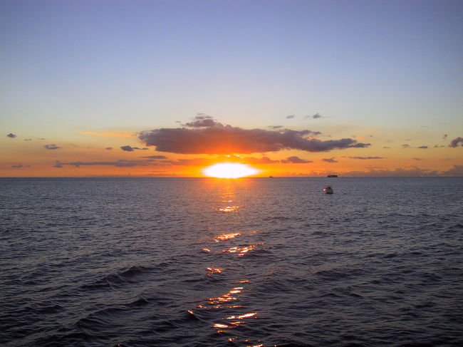 船の上から撮ってみました。夕日がとてもきれいでした！