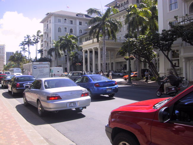 Moana Surfrider A Westin Resort脇から写しました。