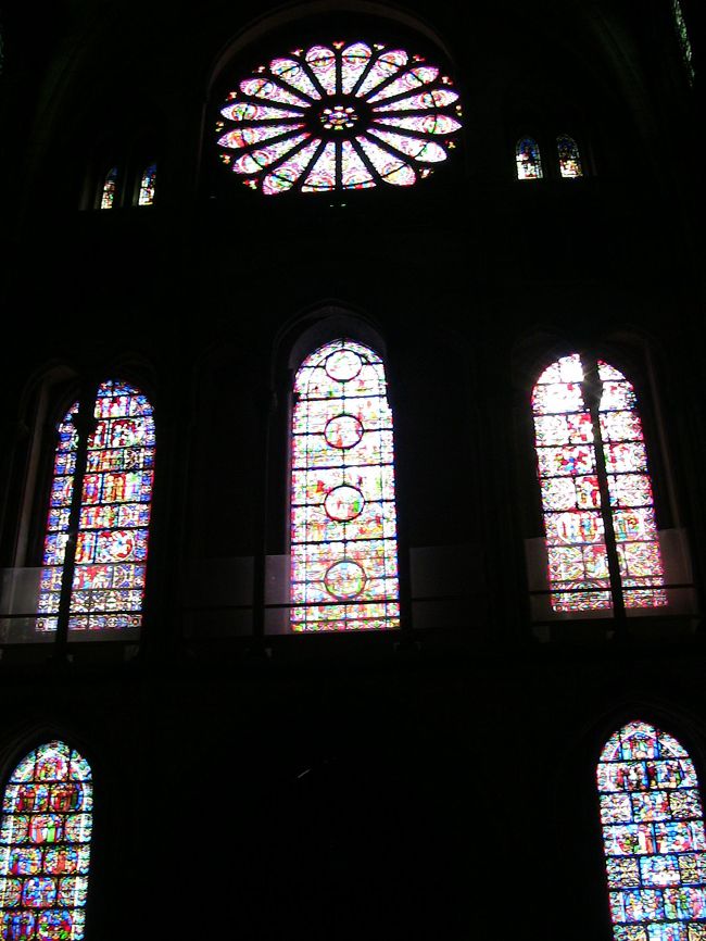 ファサード側のステンドグラス