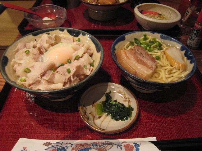 こっちは島豚丼。<br /><br />どっちもすーごくおいしかったです！！<br />ランチセットは他にも何種類かあって、どれも<br />だいたい900円前後だったと思います。