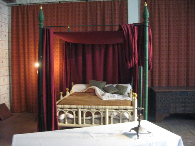 ロンドン塔の中はこのように展示スペースになっていて、当時の様子が解説されています。<br /><br />全部しっかり見て回ったらかなり時間がかかりそう。