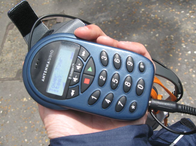 バッキンガム宮殿にしても、ロンドン塔にしてもこのようなオーディオガイドがあります。<br />日本語で解説してくれるから便利です。