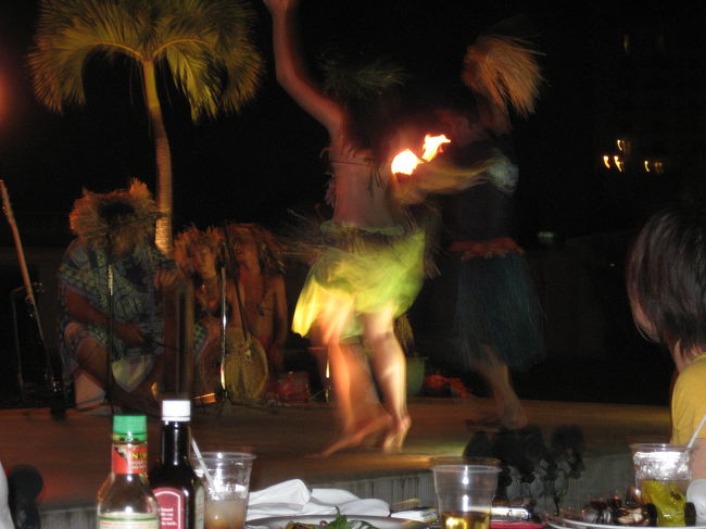 私を引きずり出したお姉さんです、ボケボケ写真では分りませんが、(≧∀≦)すごくカワイかったです。