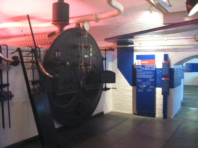 蒸気機関のエンジンルームを見ることが出来ます。<br />これはボイラーだそうです。