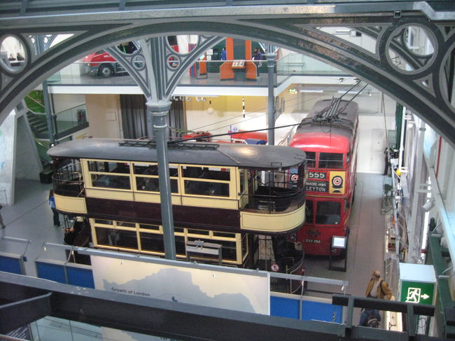 バスまでいろいろ展示されています。