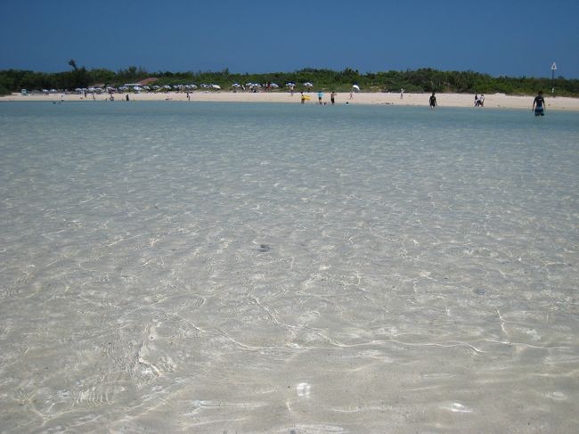 かなり遠浅なので泳ぐには適していません。<br />ただただ、浅瀬に寝そべってのーんびりします。<br />ナマコがごろごろしてるのがちょっと怖い・・。<br />