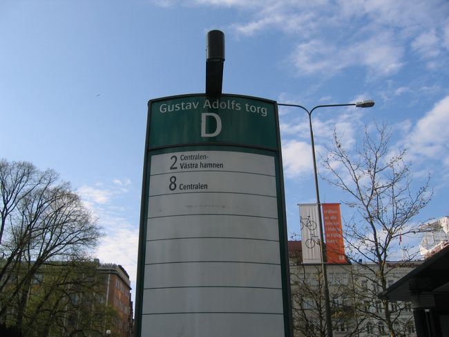 ターニング・トルソに行くために、グスタフ・アドルフ広場のＤのバス乗り場からバスに乗ります。