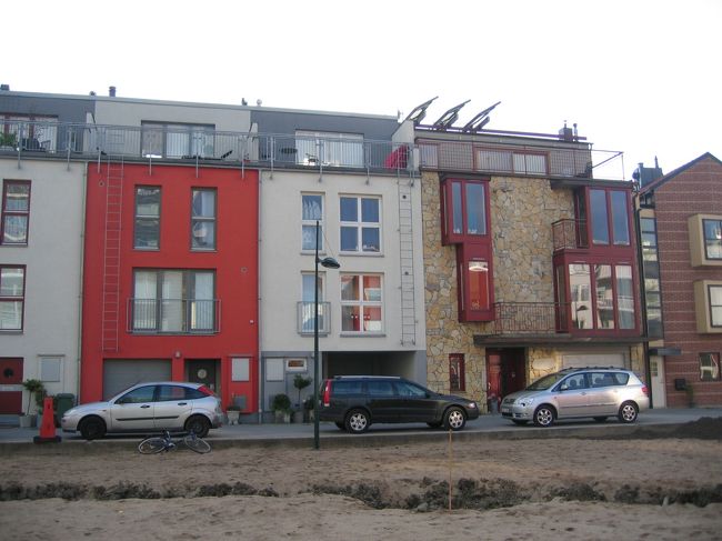 ターニング・トルソの近くは高級住宅街のような感じ。<br />近代的な素敵な住宅がたくさんあった。<br />