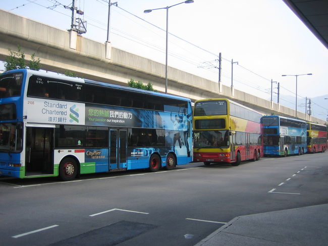 早速、香港を満喫するため空港からの移動は<br />安くて便利なエアバス（2階建て）での移動にしました。<br /><br />