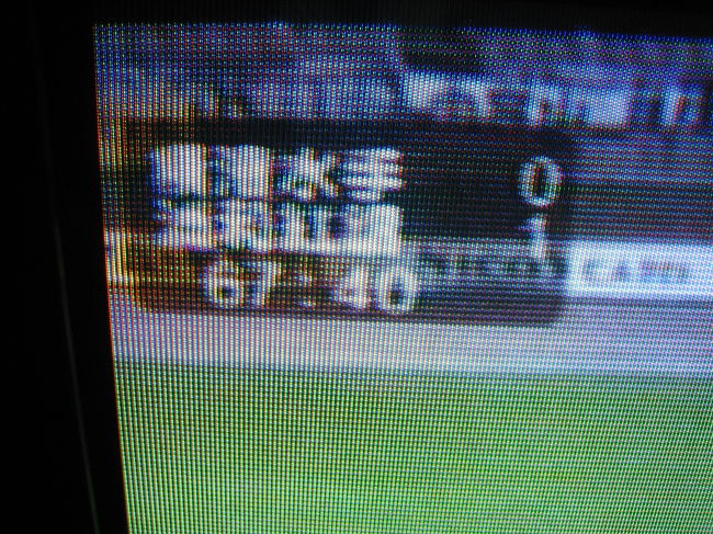 女人街をブラブラしてホテルへ戻りました。<br />TVをつけると、浦和レッズの試合がやってました。<br />奥さん釘付けです。