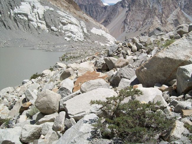 一番の難所、大きな岩場を渡って、、