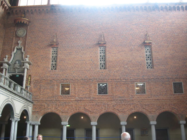 市庁舎の内部はツアーに参加すると見ることが出来ます。<br />かなり貴重な部屋もあり、是非参加することをおすすめします。